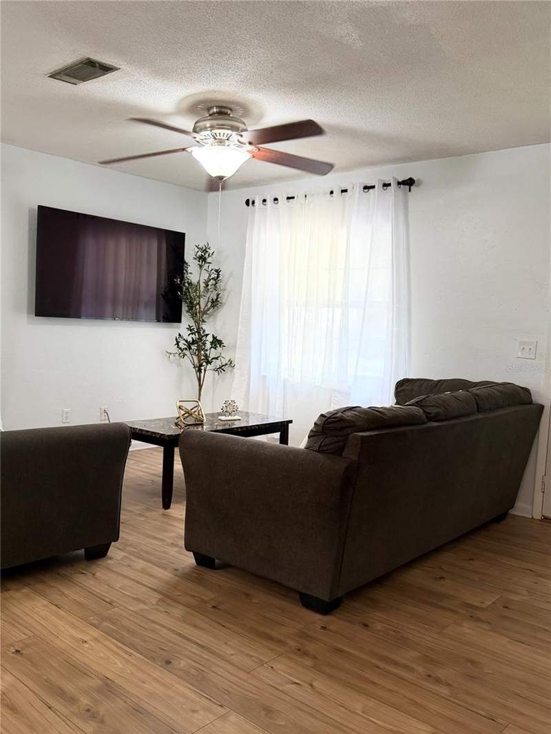 3 bedroom Single Family Residence at 3626 NE 12 Street, Highland Court Manor No 5, Gainesville — photo 2