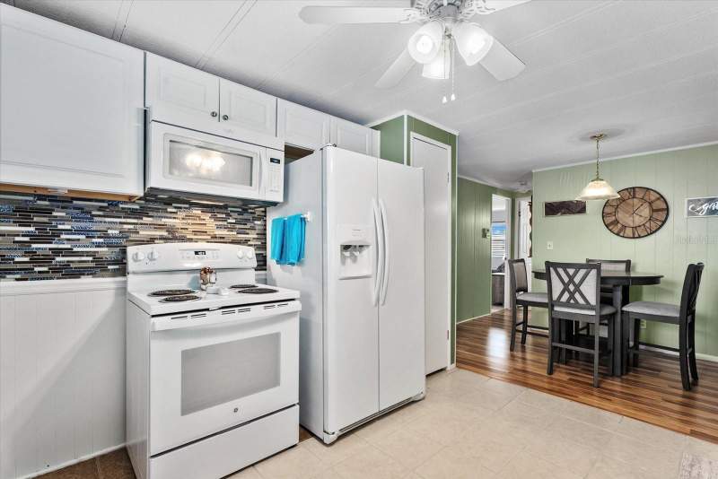 2 bedroom Manufactured Home at 560 Fairmount Drive, Harbor Cove, North Port — photo 4
