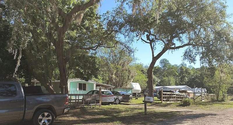 3 bedroom Mobile Home at 11853 Caton Avenue, Moon Lake Estate, New Port Richey — photo 2