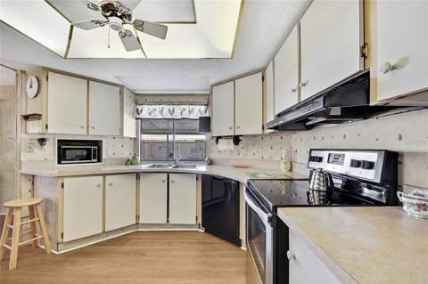 3141 Nantucket Drive, Holiday FL - photo 8 of 38