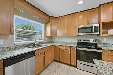 28042 Lois Drive, Tavares FL - photo 13 of 46