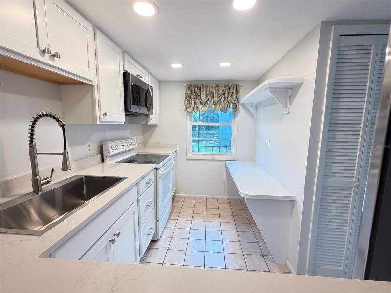 3 bedroom Condominium at 333 Lake Howard Drive #211B, Imperial Harbours Ph 01, Winter Haven — photo 5