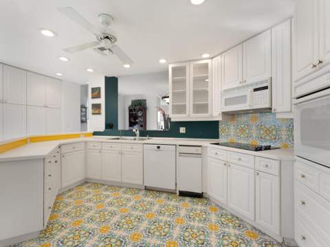 5430 Eagles Point Circle #101, Sarasota FL - photo 19 of 59