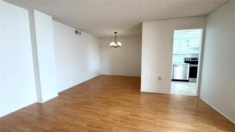 1 bedroom Condominium at 1900 68th Street #106, Crosswinds Colony One Condo, St Petersburg — photo 5