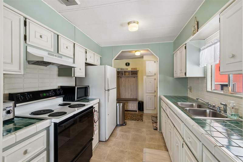 2 bedroom Mobile Home at 14289 Midfield Street, Brookridge Comm, Brooksville — photo 5