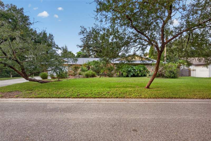 4 bedroom Single Family Residence at 531 Garrard Drive, Frances Arbor South, Temple Terrace — photo 3