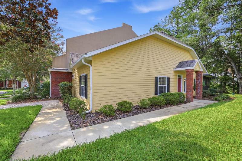 2 bedroom Townhouse at 2760 NW 105th Drive, Williamsburg At Meadowbrook, Gainesville — photo 3