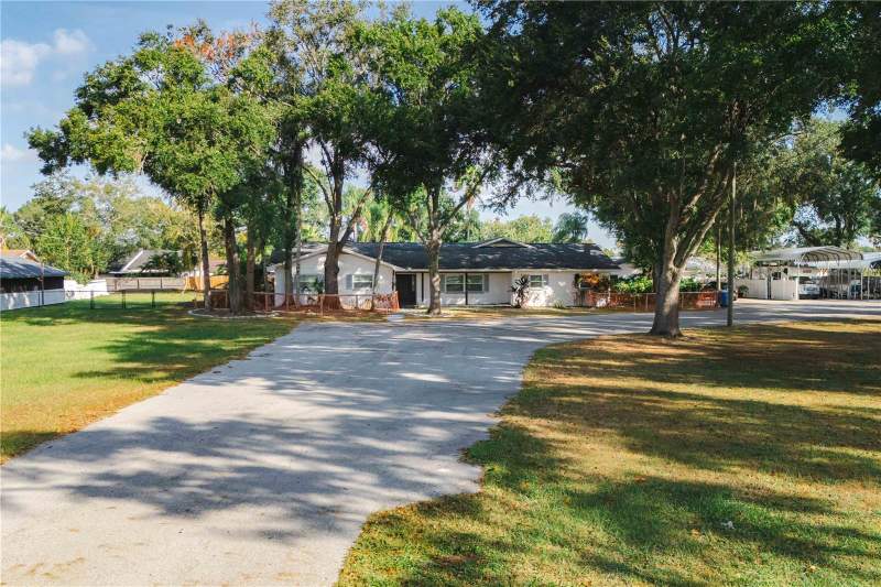 4 bedroom Single Family Residence at 15509 Casey Road, Tampa, Tampa — photo 2