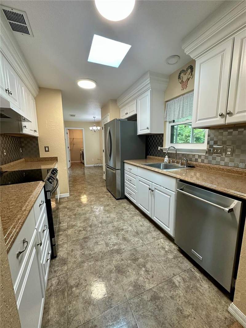 3 bedroom Single Family Residence at 2392 SE 175th Terrace Road, Silver Spgs Woods, Silver Springs — photo 3