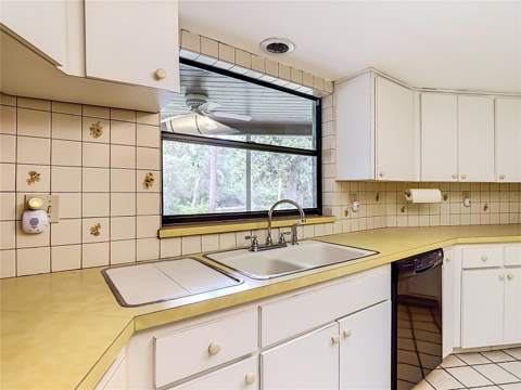 10050 Deer Lane, New Port Richey FL - photo 13 of 30