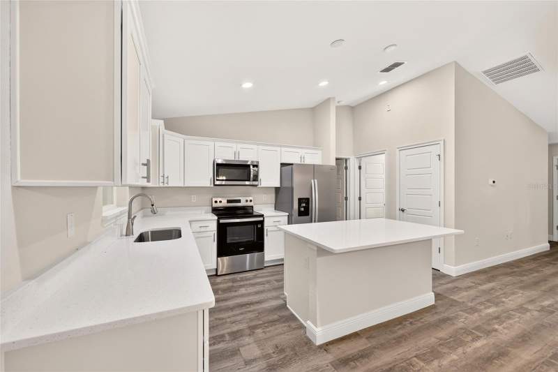 3 bedroom Single Family Residence at 213 Locust Lane, Silver Springs Shores, Ocala — photo 4