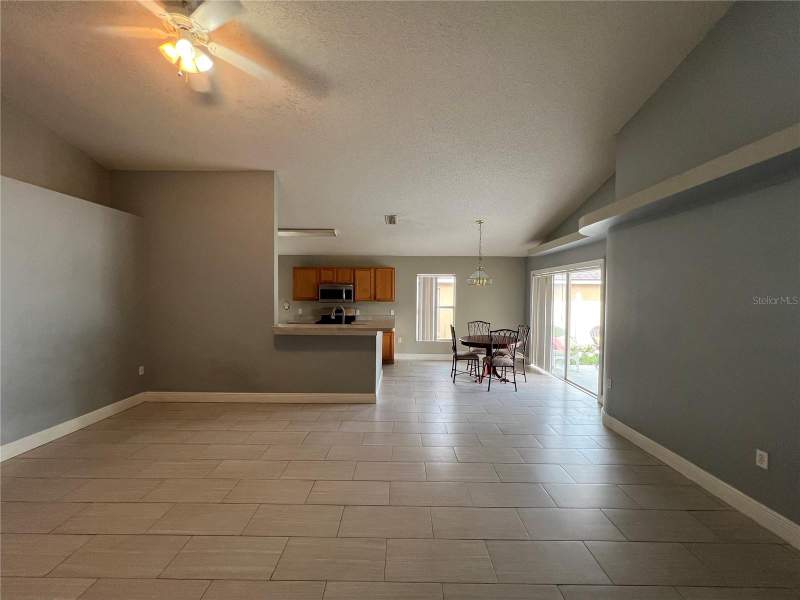3 bedroom Single Family Residence at 218 Royal Ridge Drive, Royal Ridge Ph 03, Davenport — photo 5