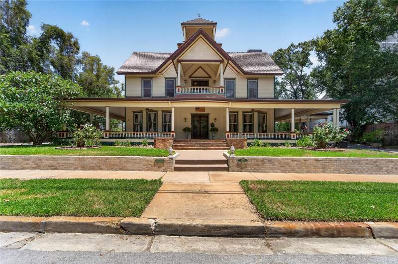 5 bedroom Single Family Residence at 3007 W Stovall Street, Crest View, Tampa — photo 3