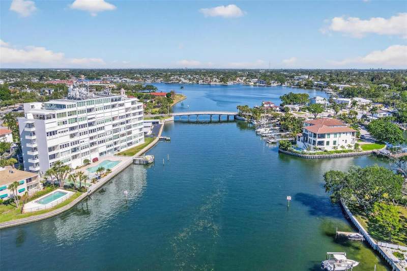 2 bedroom Condominium at 1365 Snell Isle Boulevard #6A, Brightwaters Tower Of Snell Isle, St Petersburg — photo 5