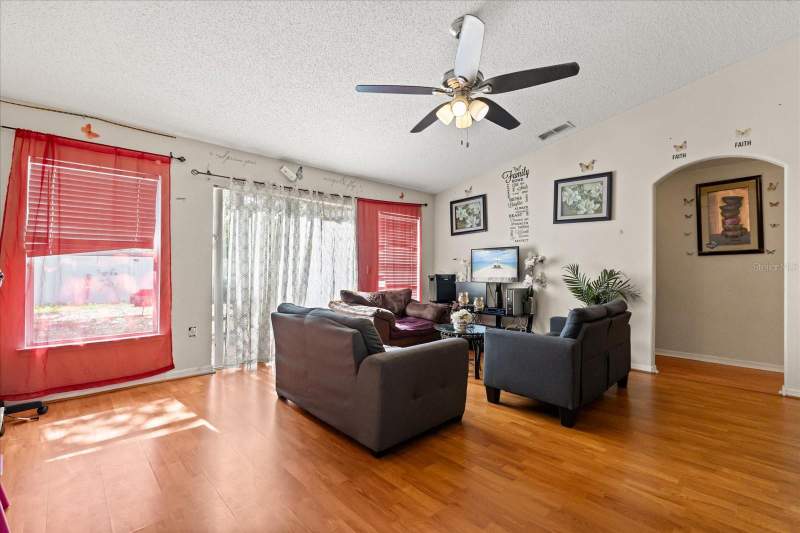 4 bedroom Single Family Residence at 1321 Dunbarton Court, Poinciana Village 2 Nbhd 1, Kissimmee — photo 4
