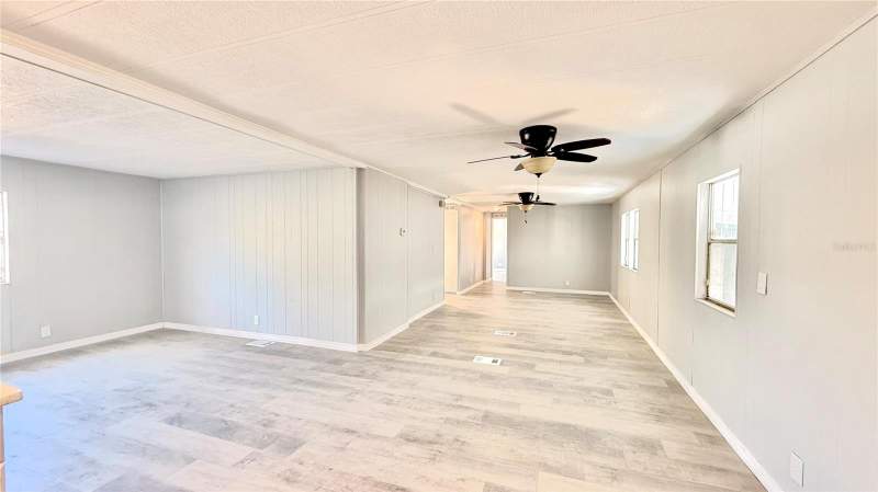 3 bedroom Manufactured Home at 202 Caloosa Lake Circle, Caloosa Lake Village, Lake Wales — photo 3