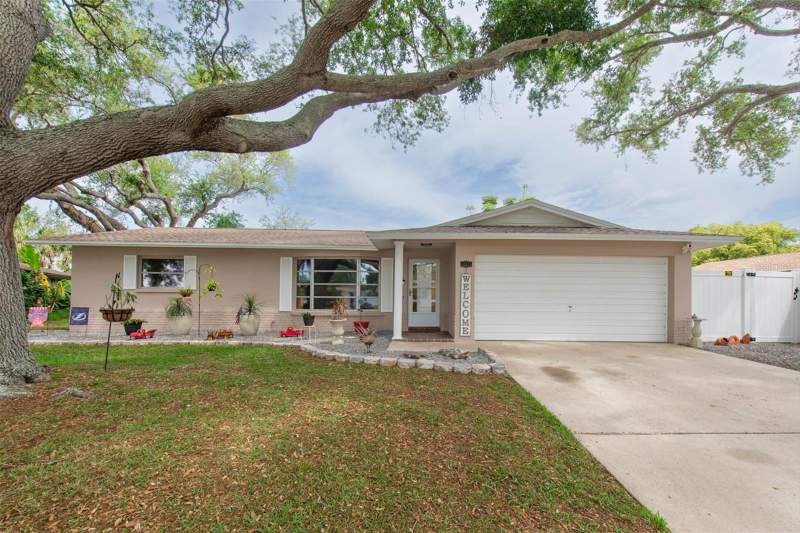 Oakhurst AcresHomes for Sale in Largo, FL