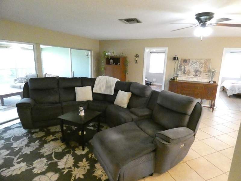 3 bedroom Single Family Residence at 7211 Tarrytown Drive, Spring Hill, Spring Hill — photo 4
