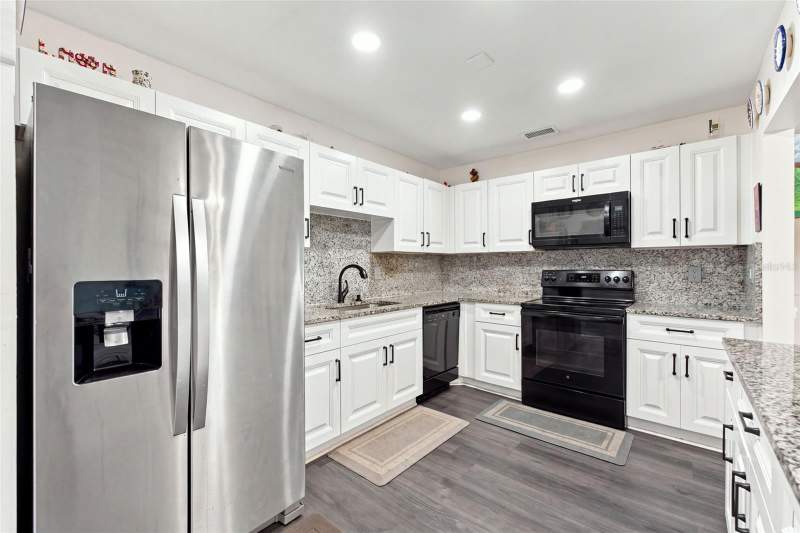 3 bedroom Single Family Residence at 6482 Fairlawn Street, Spring Hill, Spring Hill — photo 5