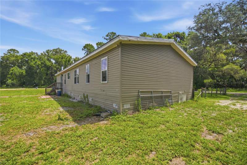 4 bedroom Manufactured Home at 16520 NE 42nd Avenue, Meadows Un 11, Citra — photo 4