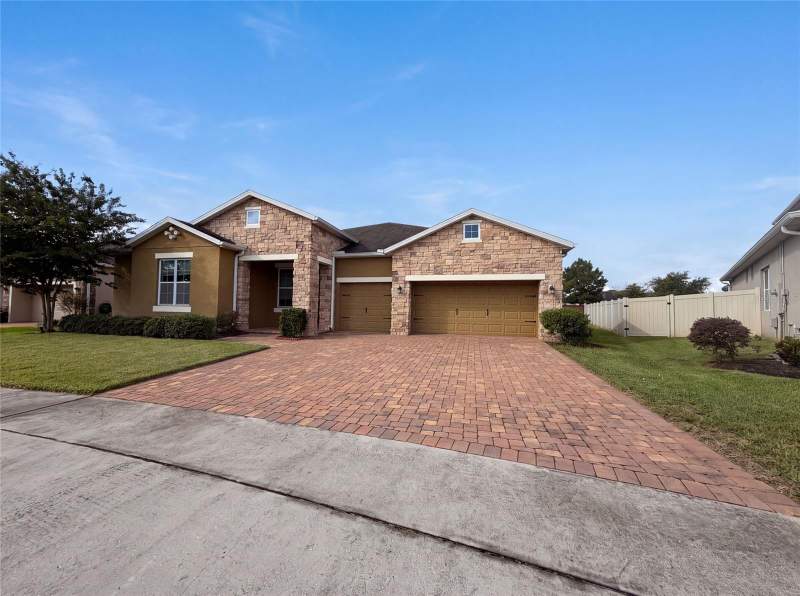 918 BLACKTHORN DRIVE home for sale in Forest Lake Estates Apopka