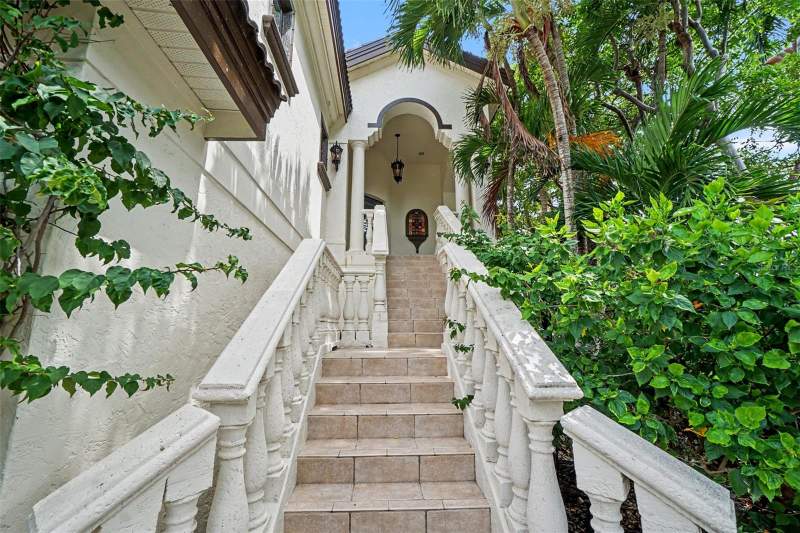 6 bedroom Single Family Residence at 11523 Andy Rosse Lane, Lanes F A Bayview Sub, Captiva — photo 3