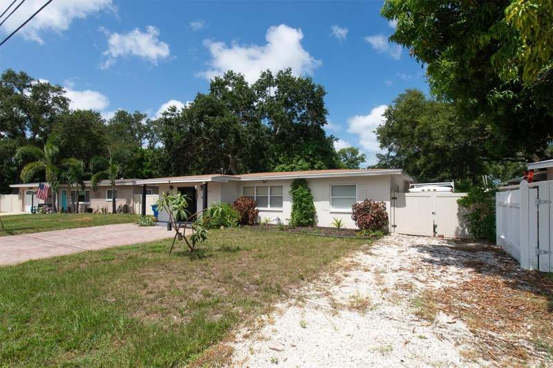 4 bedroom Single Family Residence at 12812 Lake Drive, Plantation Palms 8, Largo — photo 3