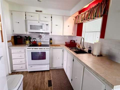 2270 Palazza Drive #72, Sarasota FL - photo 15 of 38