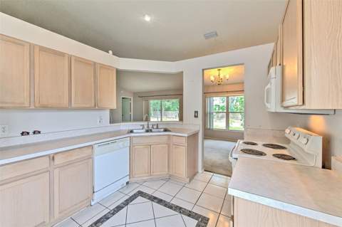235 Lakeway Lane, Apollo Beach FL - photo 9 of 36