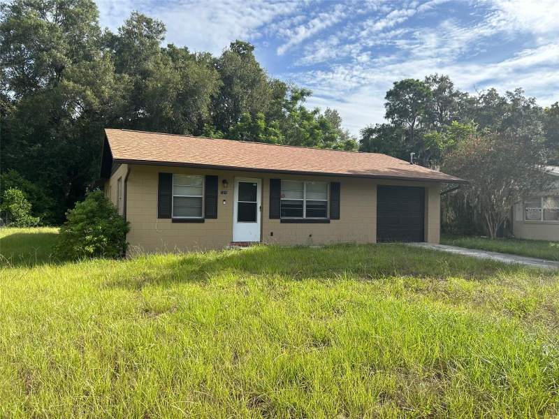 1215 E HAZZARD AVENUE home for sale in Eustis Hogans Homes for Sale: 24 Homes (1928 - 2026)