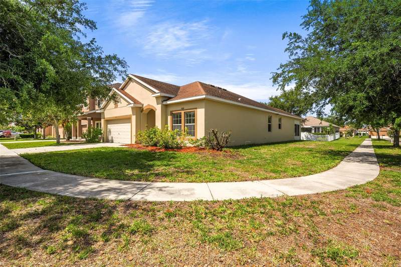 4 bedroom Single Family Residence at 910 Fern Leaf Drive, Bahia Lakes Ph 3, Ruskin — photo 2