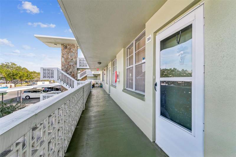 2 bedroom Condominium at 4885 1st Street #203, Winston Park Northeast, St Petersburg — photo 2