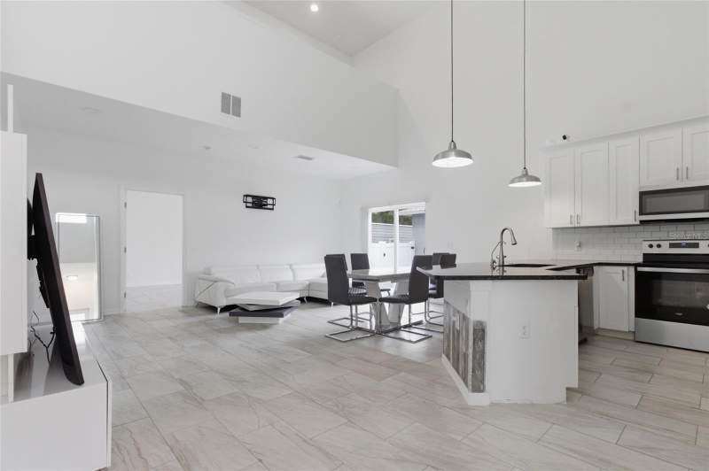 3 bedroom Single Family Residence at 3702 Wiggins Leaf Street, Grant Park Add Blocks 36-, Tampa — photo 4