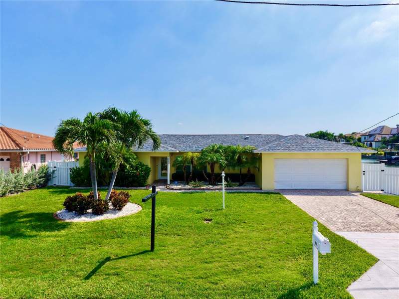 902 OAKWOOD DRIVE home for sale in Harbor Bluffs