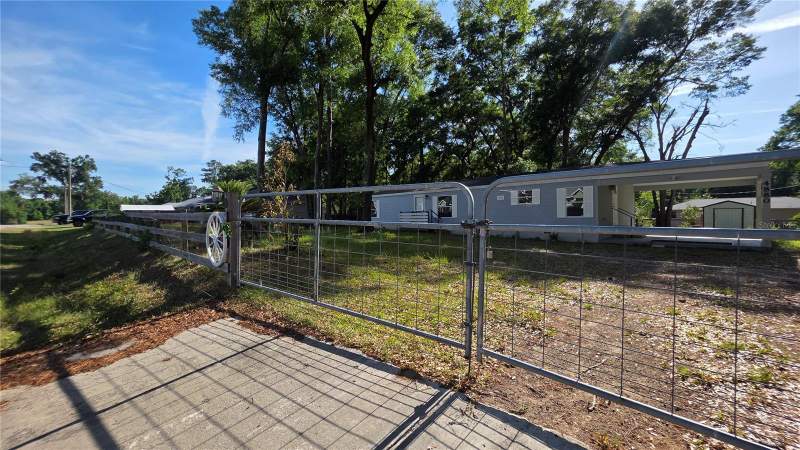 3 bedroom Manufactured Home at 4880 NW 60th Terrace, Ocala Park Estate, Ocala — photo 2