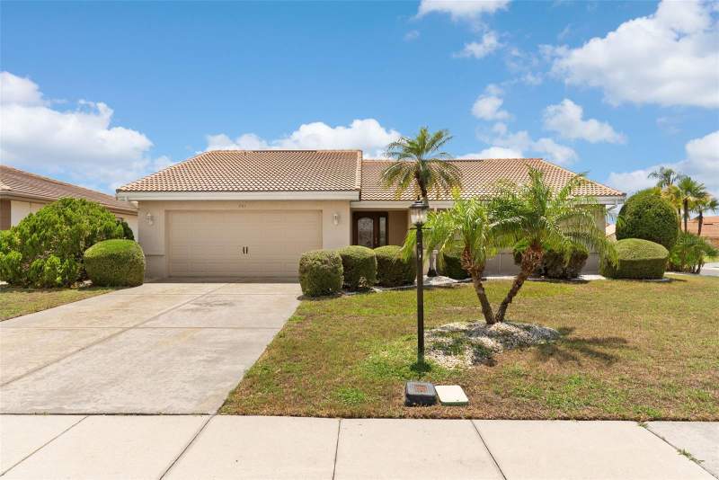 2 bedroom Single Family Residence at 701 Baltusrol Way, Greenbriar Sub Ph 1, Sun City Center — photo 2