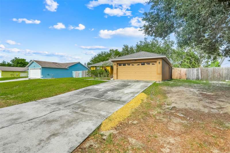 3 bedroom Single Family Residence at 10752 Crescendo Loop, Lake Crescent Pines East Sub, Clermont — photo 2