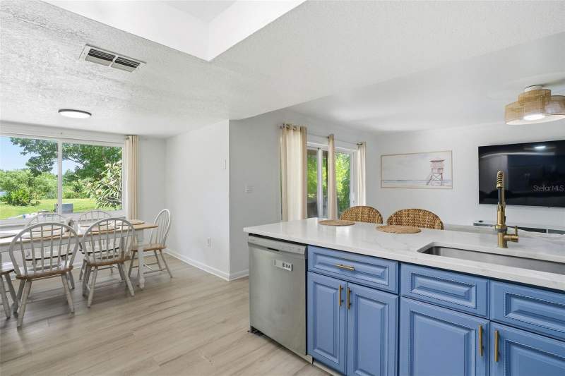 5 bedroom Single Family Residence at 1130 Wyatt Street, Pinellas County, Clearwater — photo 3
