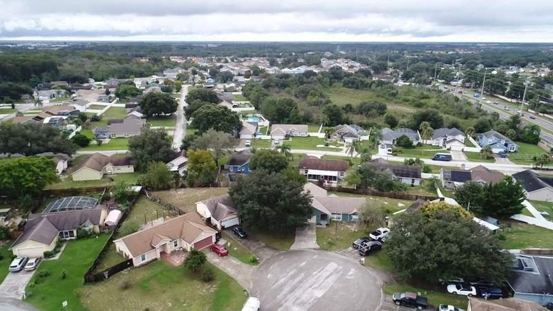 4 bedroom Single Family Residence at 108 Chris Court, Bentley Oaks, Davenport — photo 3