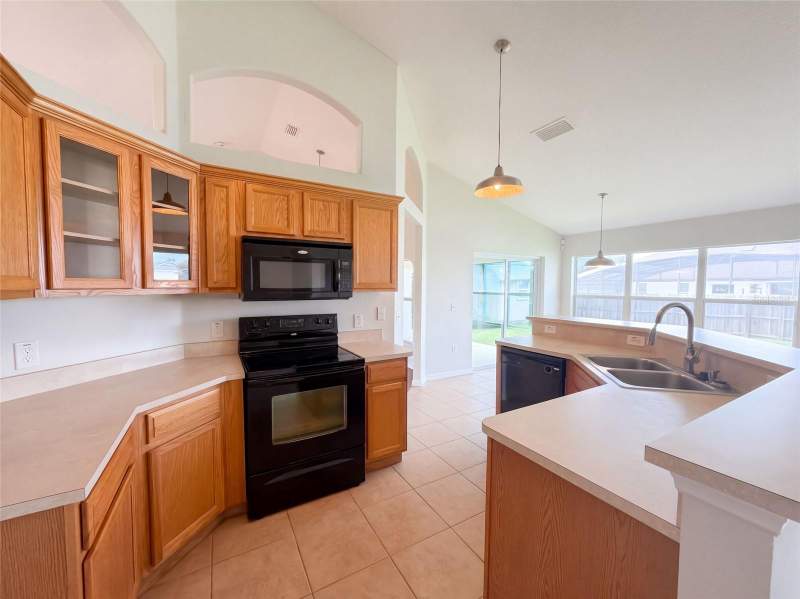 3 bedroom Single Family Residence at 2062 Dalton Avenue, Deltona Lakes Unit 08 Rep Pt Blks 163 164 352 & 35, Deltona — photo 3