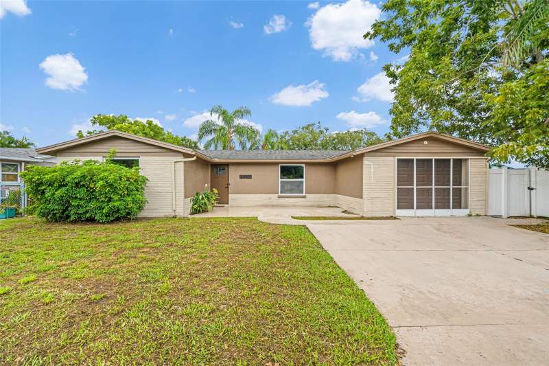 3 bedroom Single Family Residence at 4036 Sunray Drive, Aloha Gardens, Holiday — photo 1