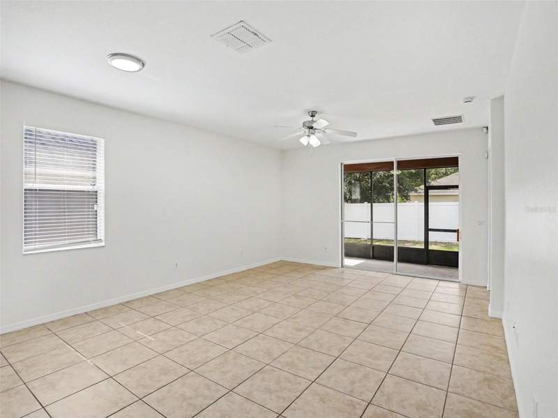 4 bedroom Single Family Residence at 1942 Beardsley Drive, Maudehelen Sub, Apopka — photo 4