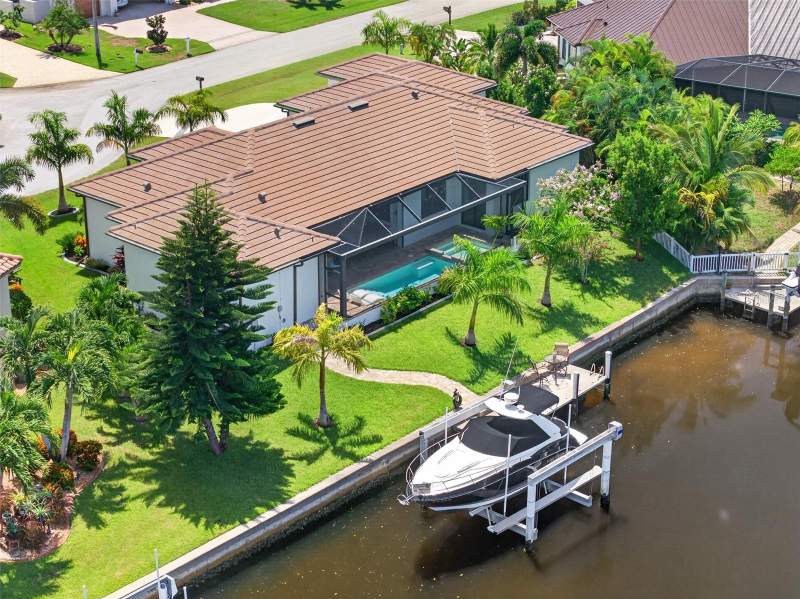 4 bedroom Single Family Residence at 1737 Casey Key Drive, Punta Gorda Isles Sec 12, Punta Gorda — photo 2