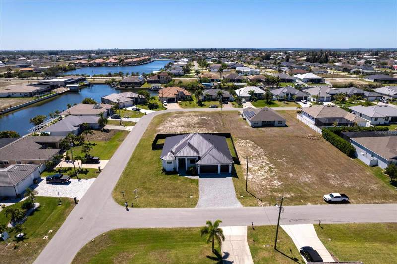 3 bedroom Single Family Residence at 3300 NW 1st Terrace, Cape Coral, Cape Coral — photo 5