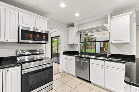 1507 Poinsettia Avenue, Tarpon Springs FL - photo 11 of 38