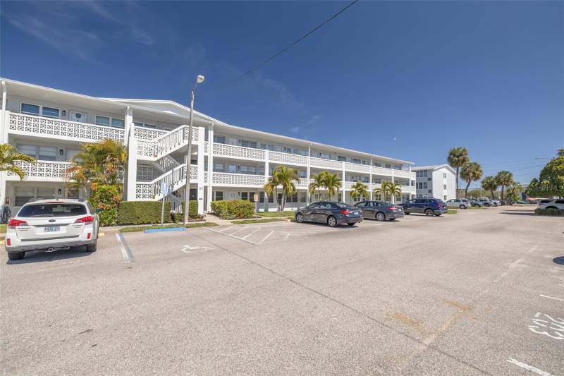 1 bedroom Condominium at 1001 77th Avenue #112, Winston Gateway Assoc Inc Condo, St Petersburg — photo 4