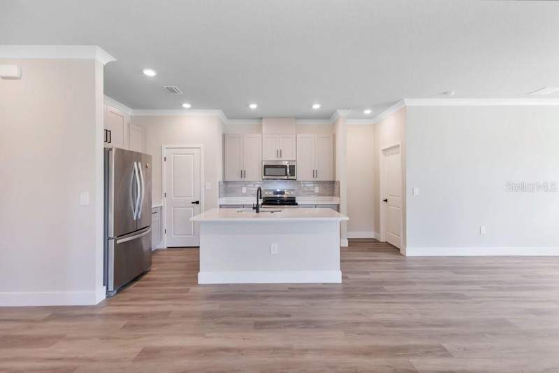 3 bedroom Single Family Residence at 2203 W Lowry Avenue, 5DO | Forest Park Plat 7 Pg 13, Plant City — photo 3