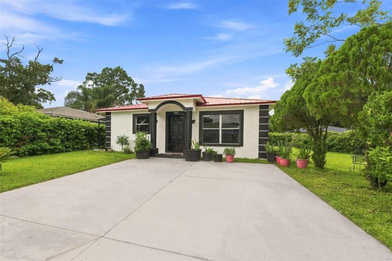 1801 BETHUNE DRIVE