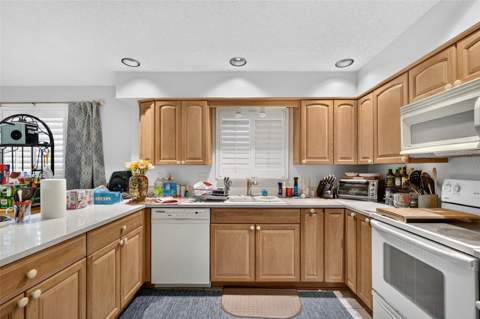 7283 Eleanor Circle, Sarasota FL - photo 12 of 46