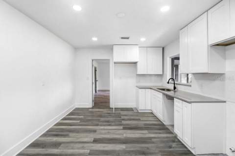 12113 Midlake Drive, Tampa FL - photo 19 of 43